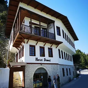 Demaj , Berat Albanië